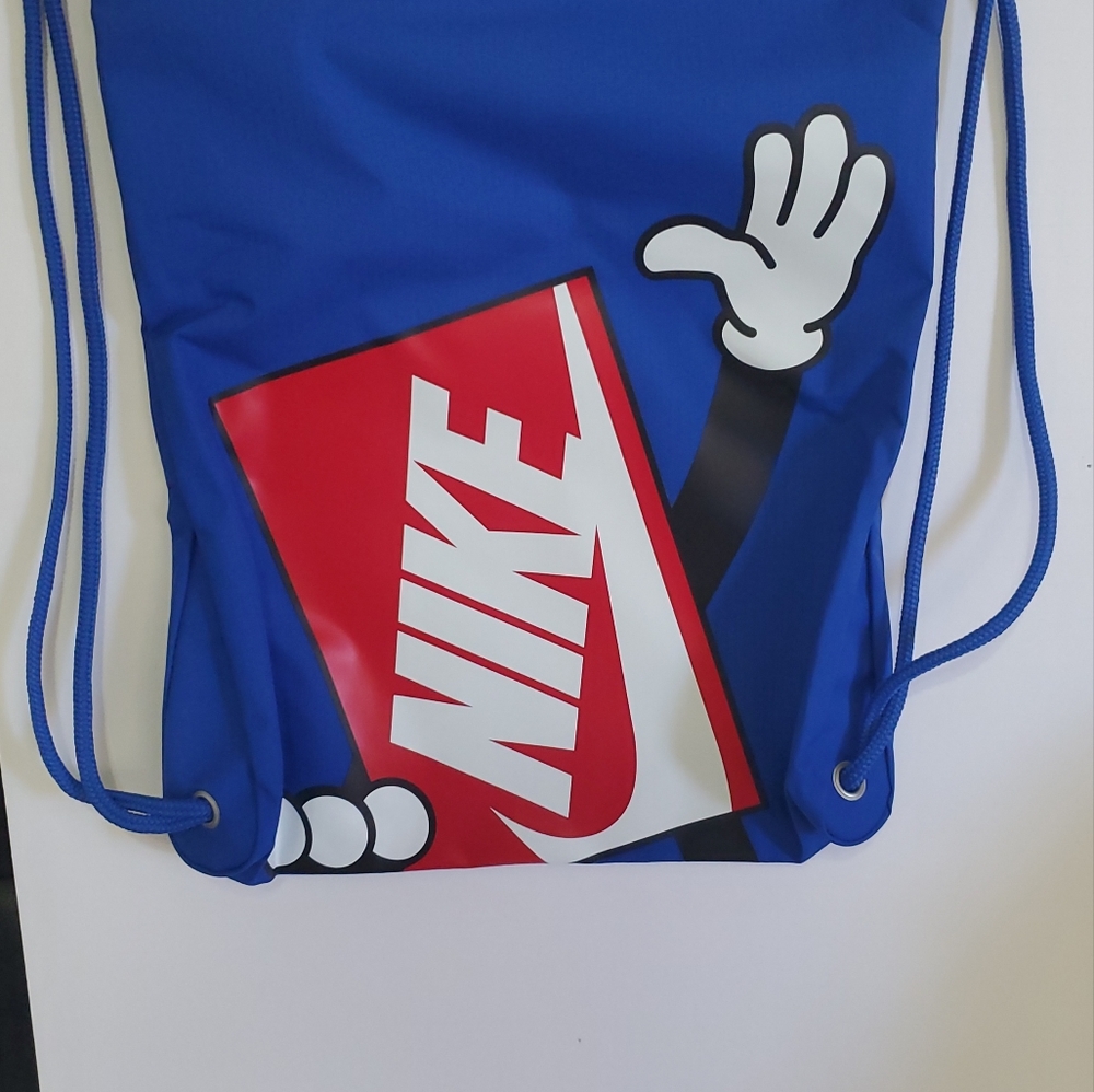 NikeKids' Graphic Drawstring Bag (12L)NikeMochila con cordón y estampado